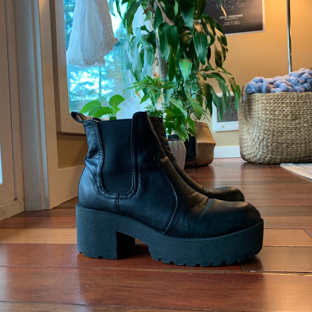 Platform, black Steve Madden combat boots